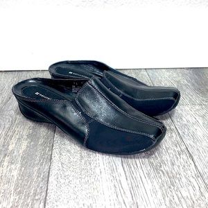 Naturalizer black genuine leather short slip on flats Sz 8 comfort traction work